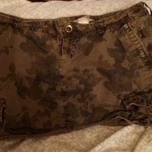 Old navy flowered camo skirt size 4
